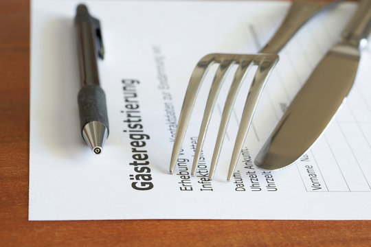 Formular für die Gästeregistrierung in einem Restaurant in Deutschland während der Corona-Pandemie