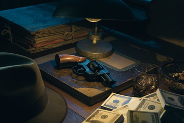 Film noir style desktop with revolver and cash money - obrazy, fototapety, plakaty