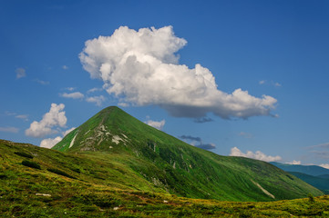 Obraz na płótnie Canvas Hoverla is the highest mountain of the Ukrainian carpathians