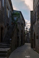 Morgenstimmung in der Altstadt von Pitigliano in der Toskana, Italien 