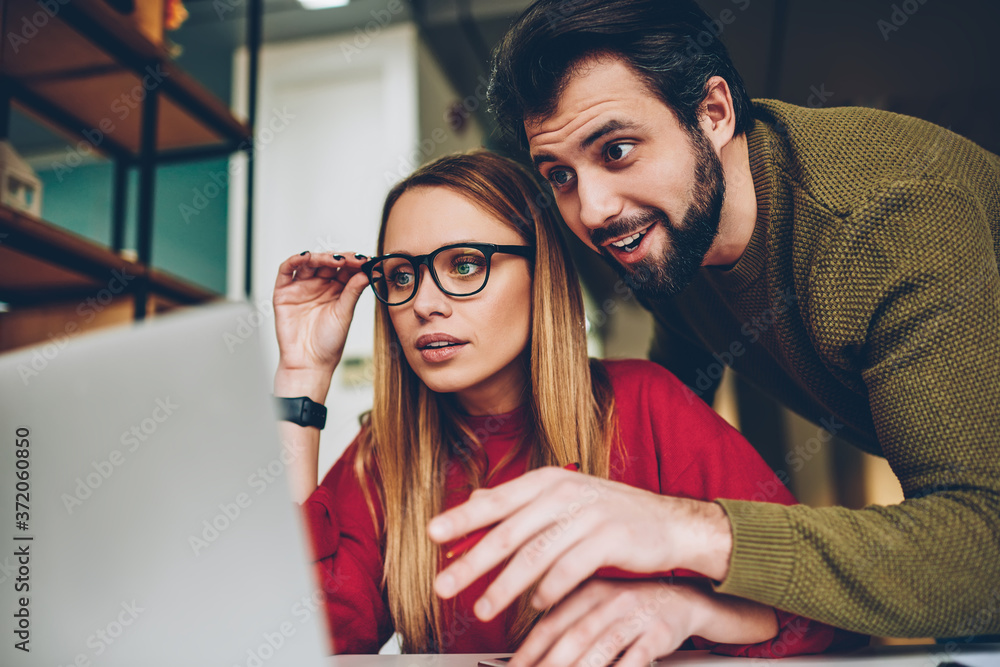 Aufkleber schoocked hipsters student communication via application making video call with friend using modern 