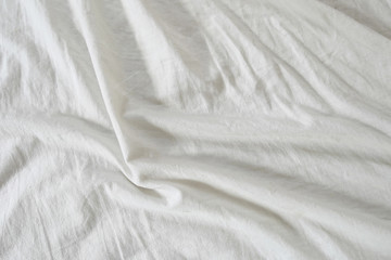 weißes Bettlacken mit Textur als Hintergrund 