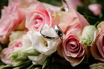 wedding rings and roses
