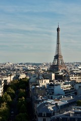 Fototapeta na wymiar Eiffeltower over the roofs of Paris