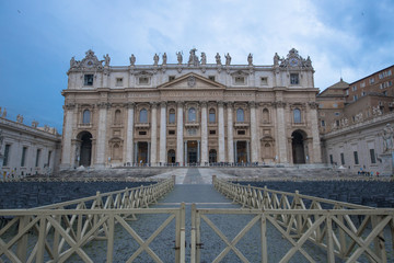 Naklejka premium View of Saint Peter's basilica at dusk, Vatican City, Rome, Italy