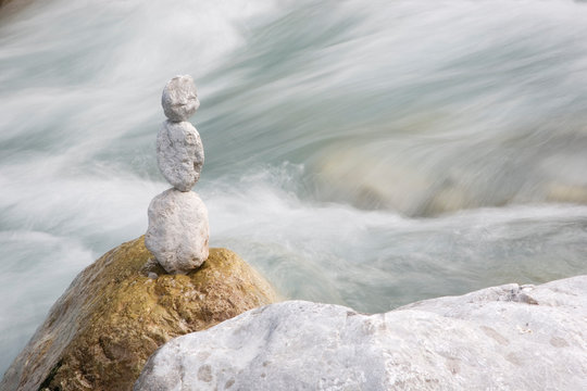 Steinm&auml;nnchen - Steinstapel im Wasser / Flu&szlig;