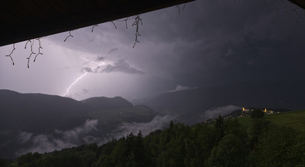 Blitze über Süd Tirol