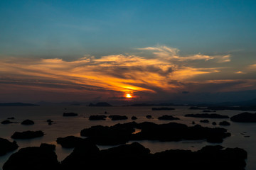 Obraz premium 長崎県佐世保市 九十九島に沈む夕日（展海峰）