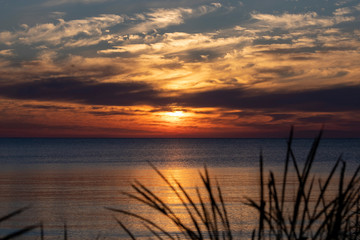 Naklejka premium Sunrise over the lake Michigan