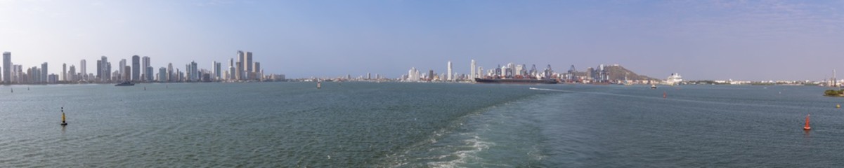 Obraz premium Panoramic view of the harbour and new town as seen from the sea, Cartagena, Colombia