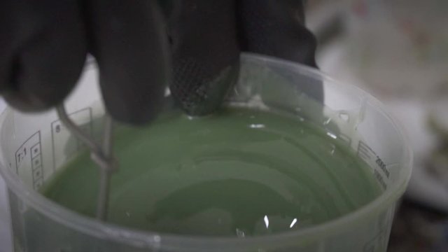 mixing epoxy resin and polyurethane paint 100fps.