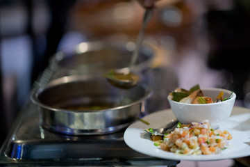 scooping the food, catering, dinner time
