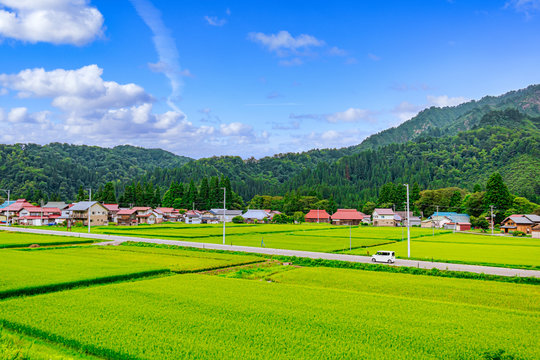 里山風景」の写真素材 | 57,221件の無料イラスト画像 | Adobe Stock