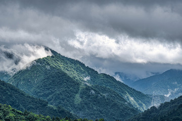 Fototapeta na wymiar 【福島県 会津】雲と霧に覆われた山岳地帯