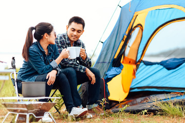 Plakat Couples drink coffee together during the morning camping.