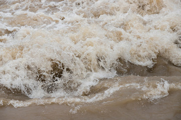 Naklejka na ściany i meble 夏の豪雨で氾濫している川の様子