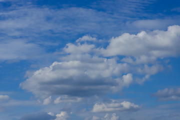 Fototapeta premium 夏の綺麗な青空と雲