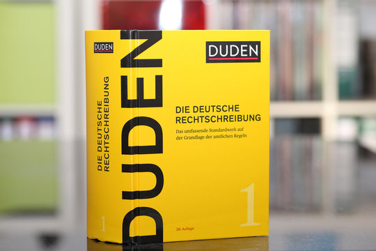 Die 28. Auflage des Duden, erschienen am 12. August 2020