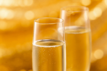 シャンパンでお祝いする