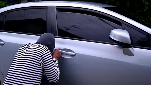 Thief tries to steal the car parked in front of the house.