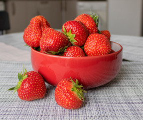 Fresh strawberries in a bowl