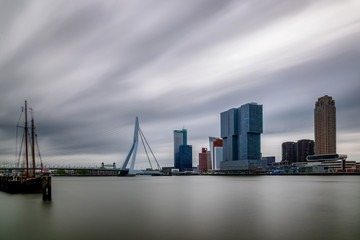 Fototapeta na wymiar modern buildings in the Dutch city of Rotterdam