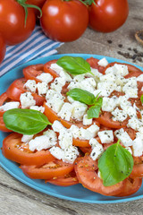 assiette de tomates et fromage mozzarella