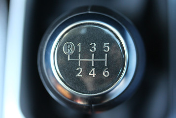 Close up of a 6-speed manual gear shift lever