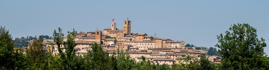Sarnano vista lungo la via delle cascate perdute
