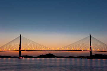 Fototapeta na wymiar Wonderful sunset night view of the grand bridge