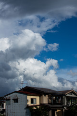 夏の綺麗な青空と雲