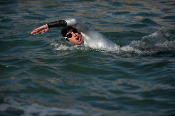 Man swimming the crawl.