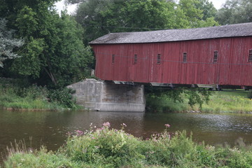 The West Montrose Covered Bridge　ウエスト・モントローズ・カバード・ブリッジ、カナダのオンタリオ州に残る唯一1880年の建築のカバーブリッジ。セント・ジェイコブスのウールリッチにあるグランド・リバーという川にかかっています。