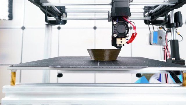 Working 3D printer, printing a plastic vase   Time lapse video
