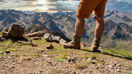 Naklejka premium close-up of a hiker's foots in the mountain