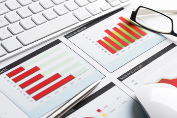 Obraz premium Preparing average sales report