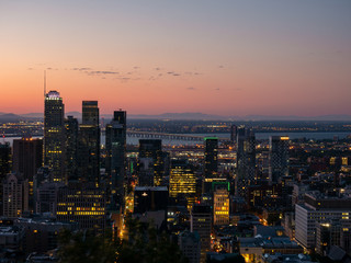 Fototapeta na wymiar Montreal sunrise viewed from Mount Royal with city skyline in the morning
