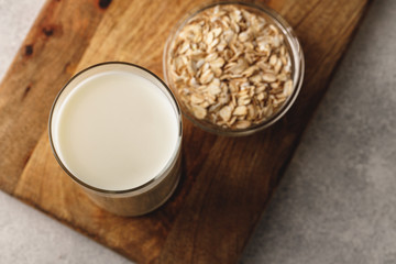 Obraz na płótnie Canvas Vegan oat milk with oat flakes close up
