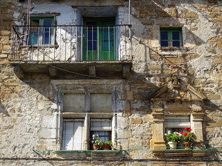 Fototapeta na wymiar Historic facade with Gothic and Renaissance windows and balcony in the village of Biescas. Aragon. Spain.