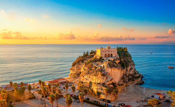 The church of Santa Maria dell Isola is one of Tropea’s symbol, Tropea, Calabria, Italy.