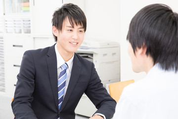 物件を紹介する不動産業者