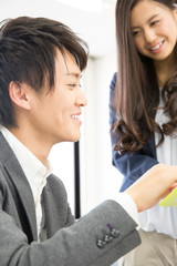 会話する上司と部下