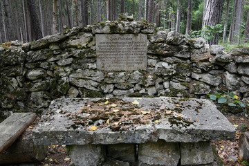 Historische, schöne Gedenkstätte im Wald bei Tännich, Breitenherda, Thüringen - Zum Gedenken an...