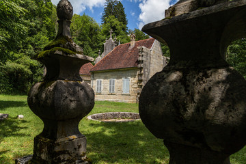Reconstitution du portail de la Chartreuse de Vaucluse, un monastère aujourd'hui englouti par les...