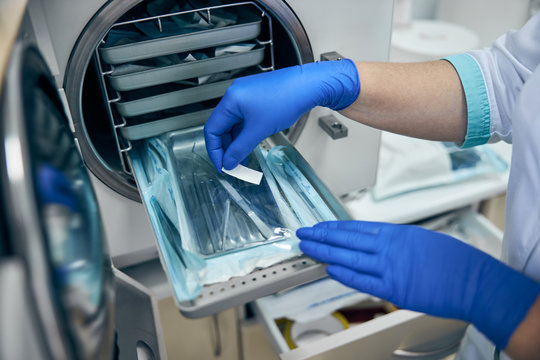 Sterilizing equipments in modern machine in medical clinic