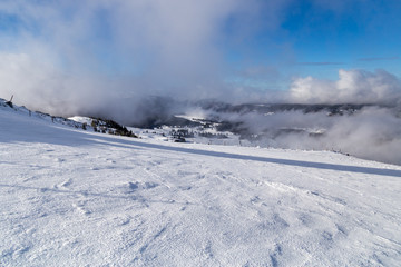 Panorama depuis le sommet de la Dole, le point culminant du massif du Jura et de la station des Rousses, entre la Suisse et la Franche-Comté