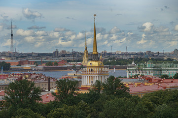 Fototapeta premium View from the height of St. Isaac's Cathedral in St. Petersburg to the beautiful sights below in the distance