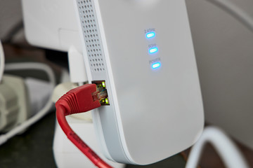 Repetidor de señal de internet para ampliar la cobertura wifi del ruter