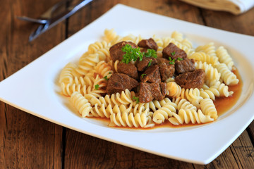 Rindergulasch mit Nudeln
