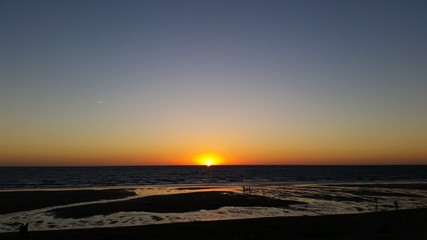 Fototapeta na wymiar dawn at the beach